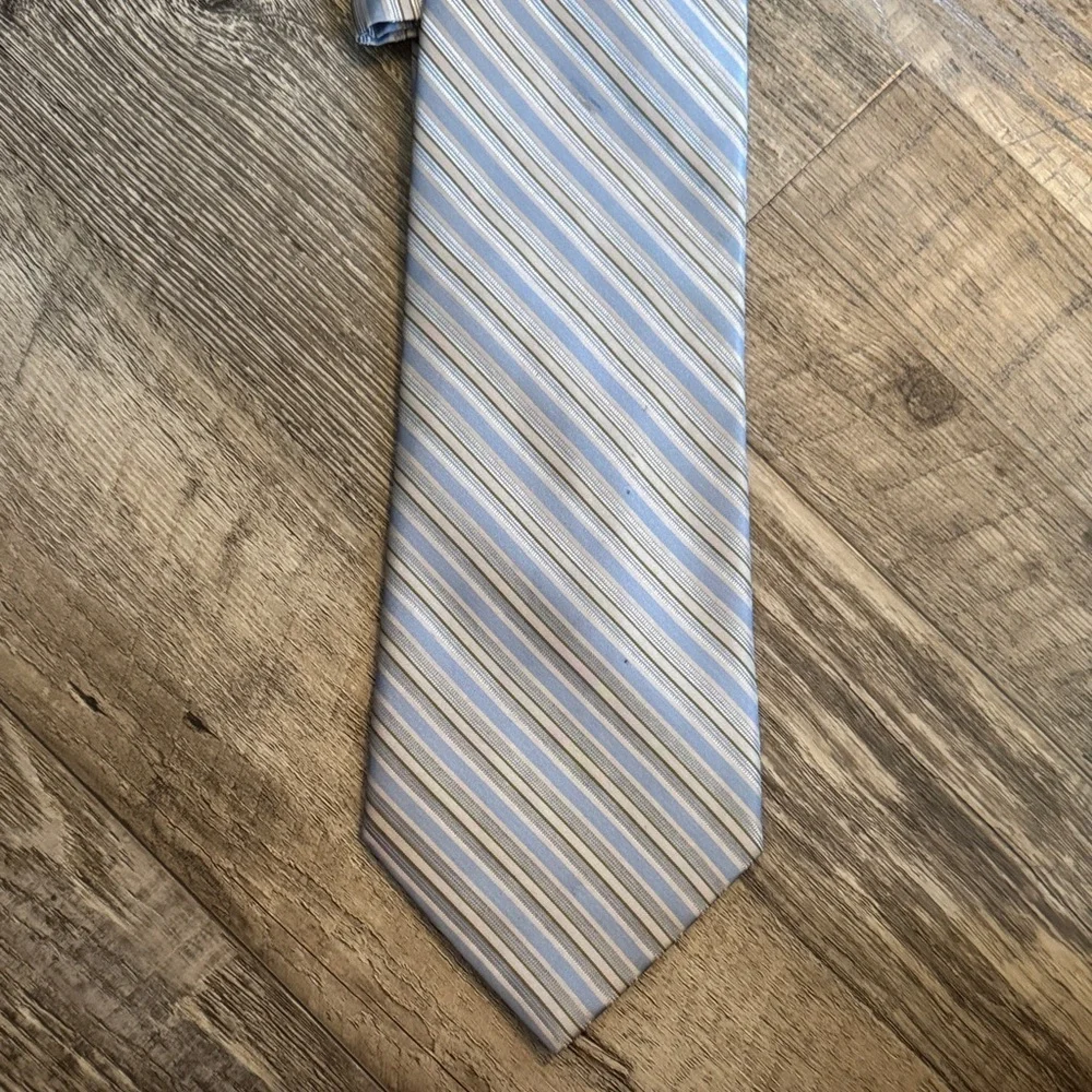 Claiborne Men's Tie in Gray and Cream Stripes